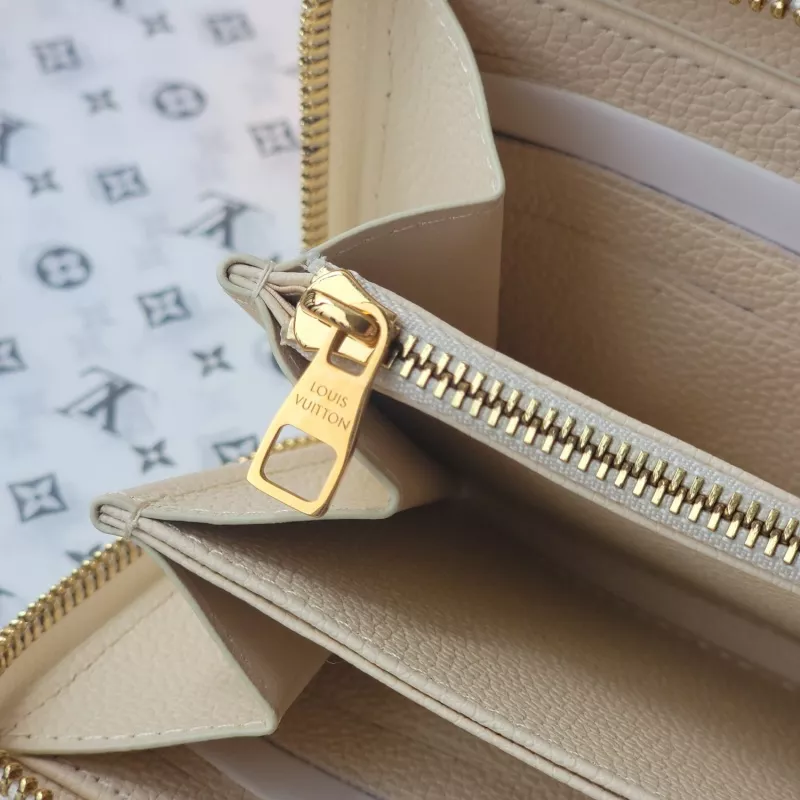 SportInspired 931 Louis Vuitton AAA Quality Card Case