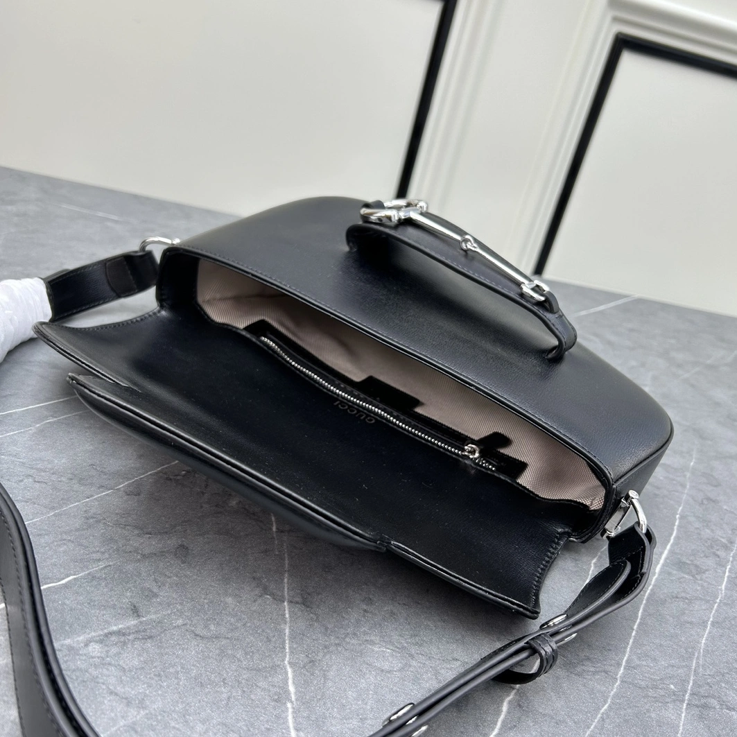 SportInspired 932 Gucci AAA Quality Shoulder Bags For Women