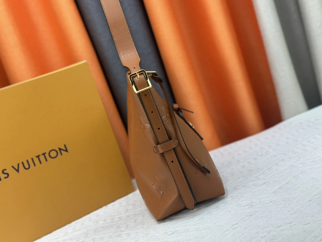 SportInspired 9550 Louis Vuitton AAA Quality Shoulder Bags For Women