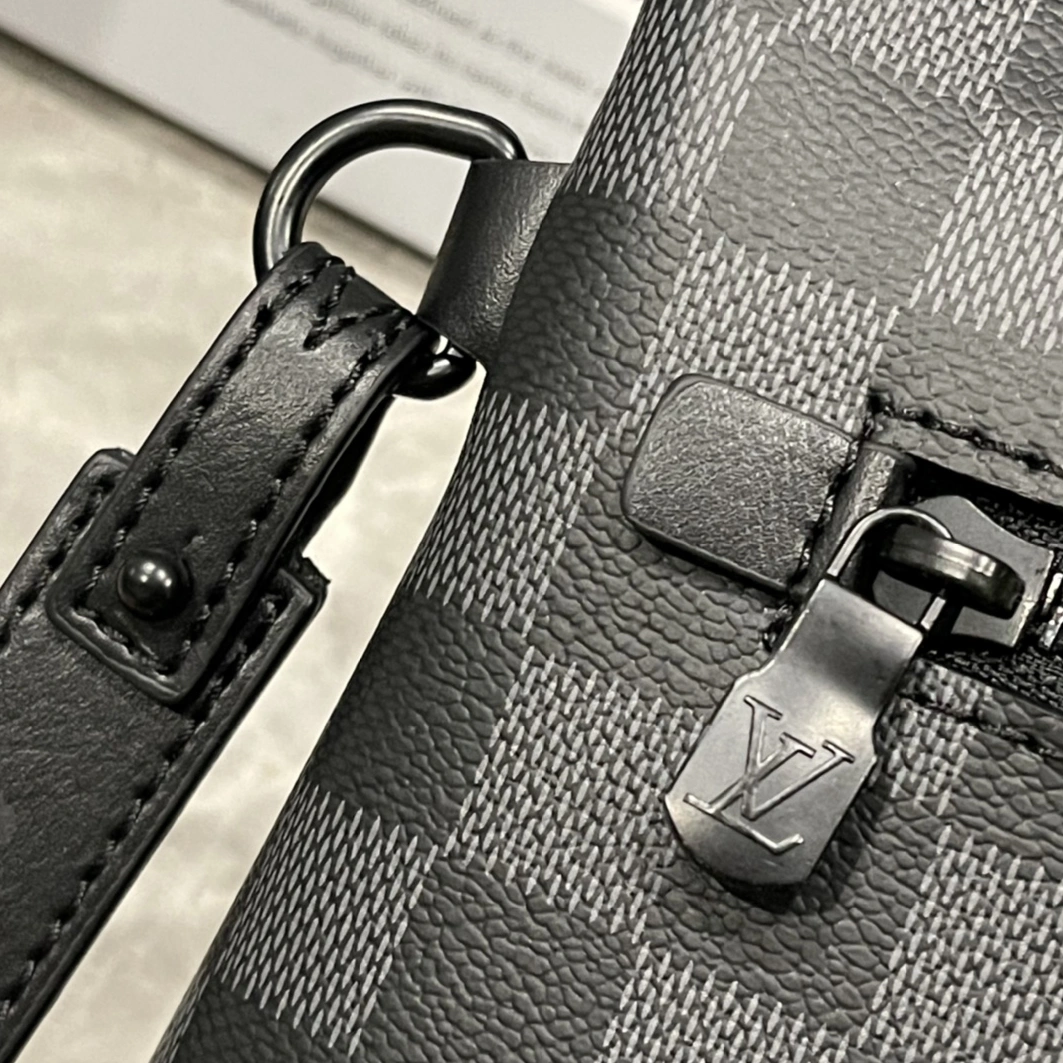 SportInspired 9888 Louis Vuitton AAA Man Wallets