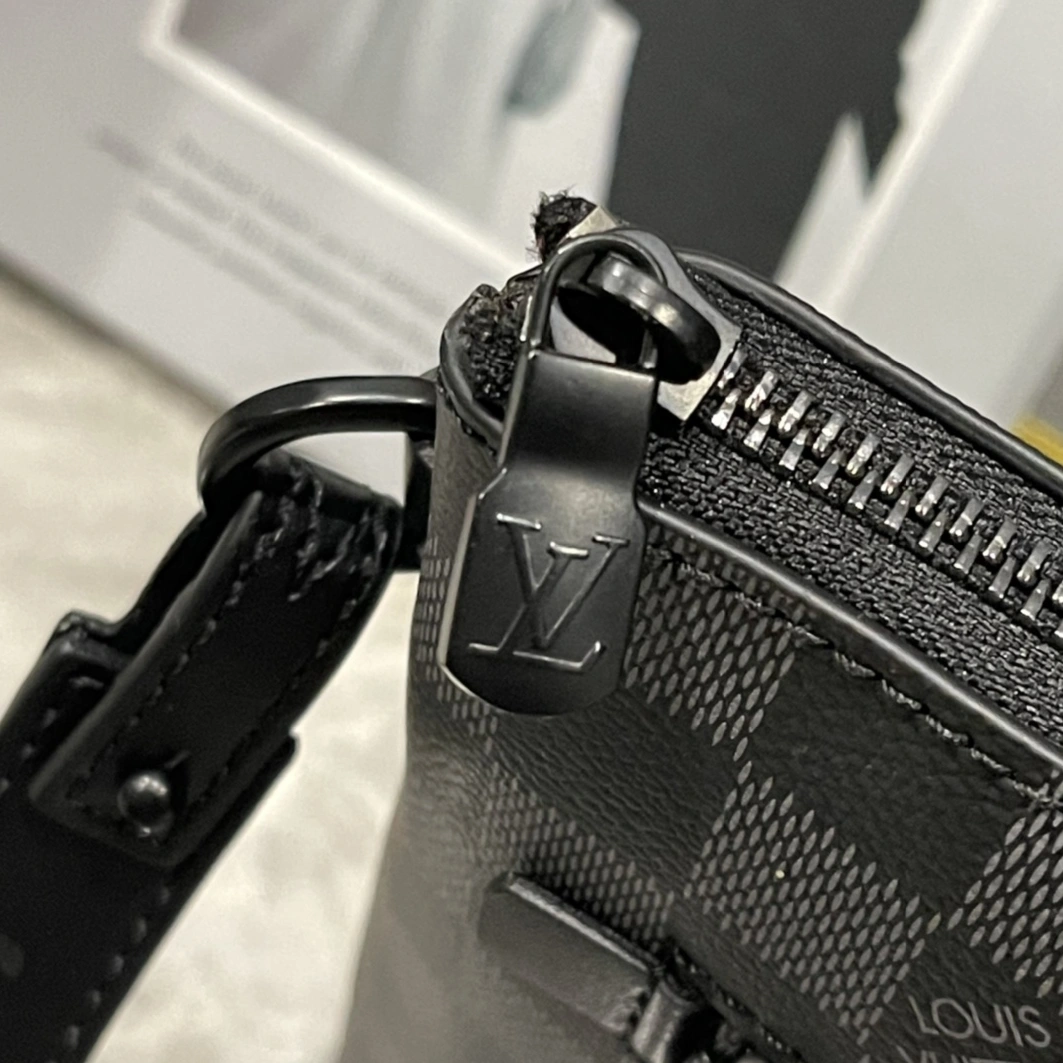 SportInspired 9888 Louis Vuitton AAA Man Wallets