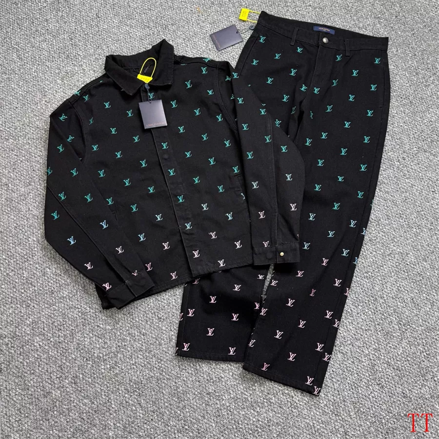 SportInspired 9931 Louis Vuitton LV Tracksuits Long Sleeved For Men