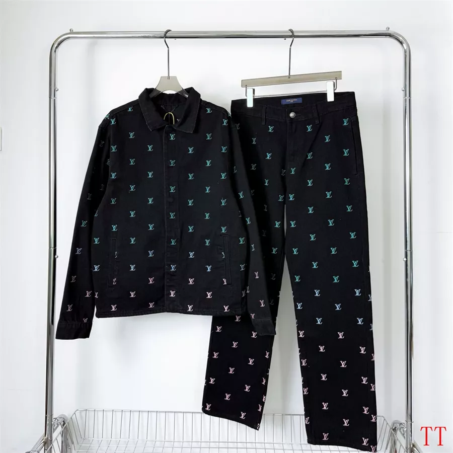 SportInspired 9931 Louis Vuitton LV Tracksuits Long Sleeved For Men