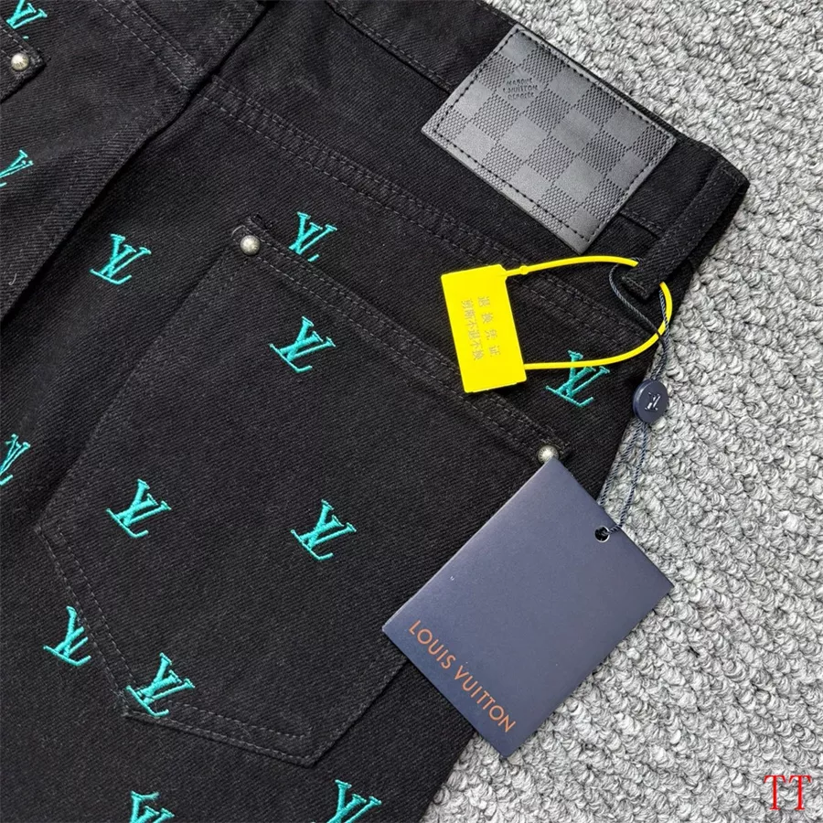 SportInspired 9931 Louis Vuitton LV Tracksuits Long Sleeved For Men