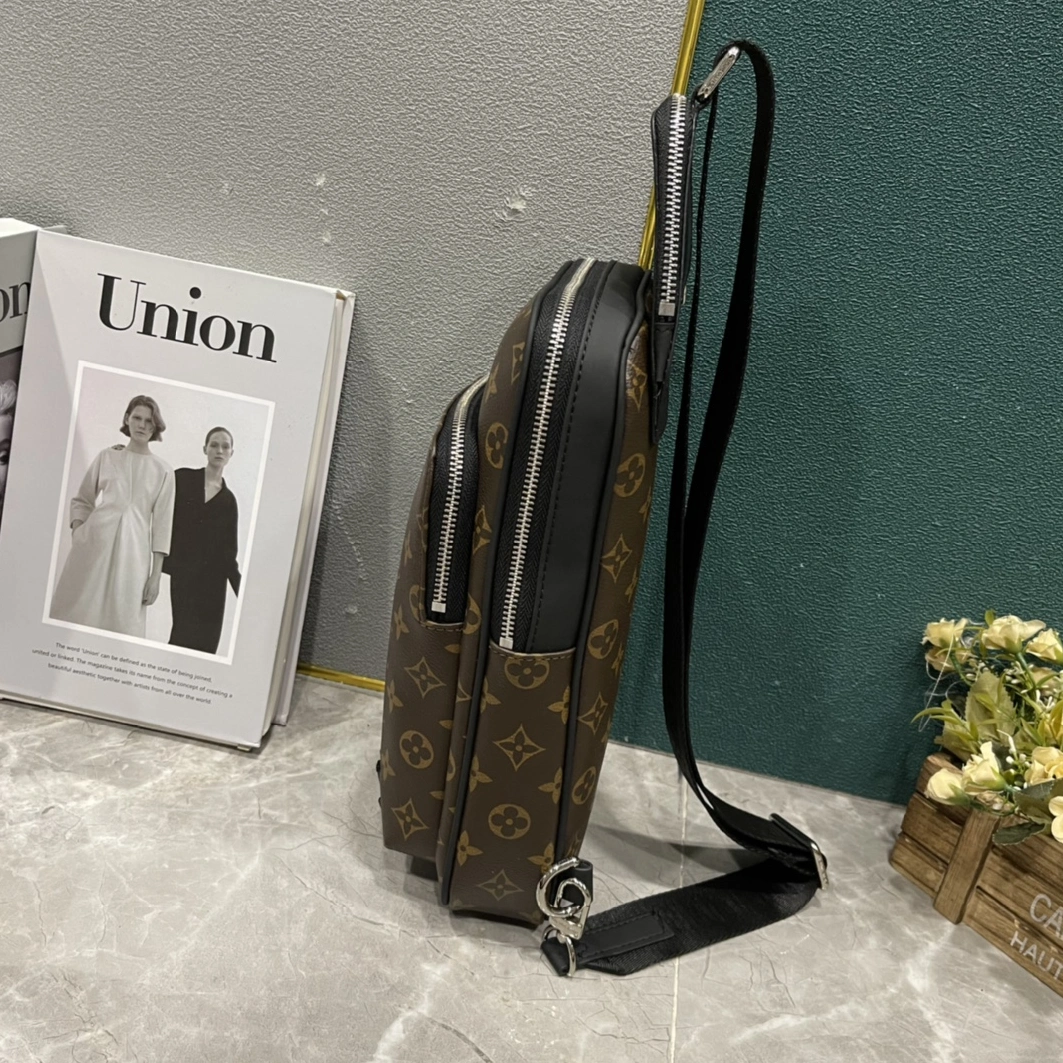 StreetReady 1054 Louis Vuitton AAA Man Messenger Bags