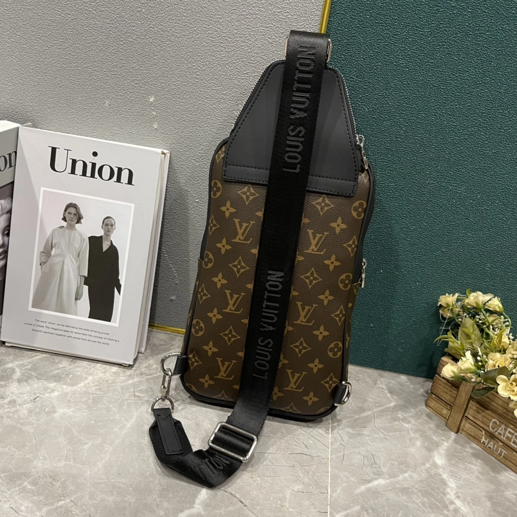 StreetReady 1054 Louis Vuitton AAA Man Messenger Bags