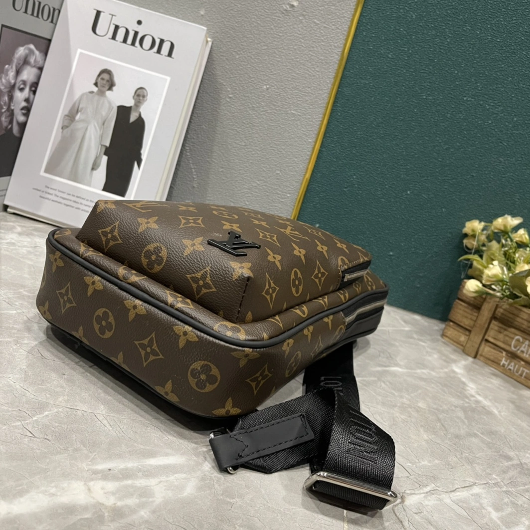 StreetReady 1054 Louis Vuitton AAA Man Messenger Bags