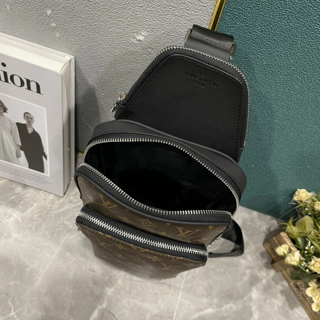 StreetReady 1054 Louis Vuitton AAA Man Messenger Bags