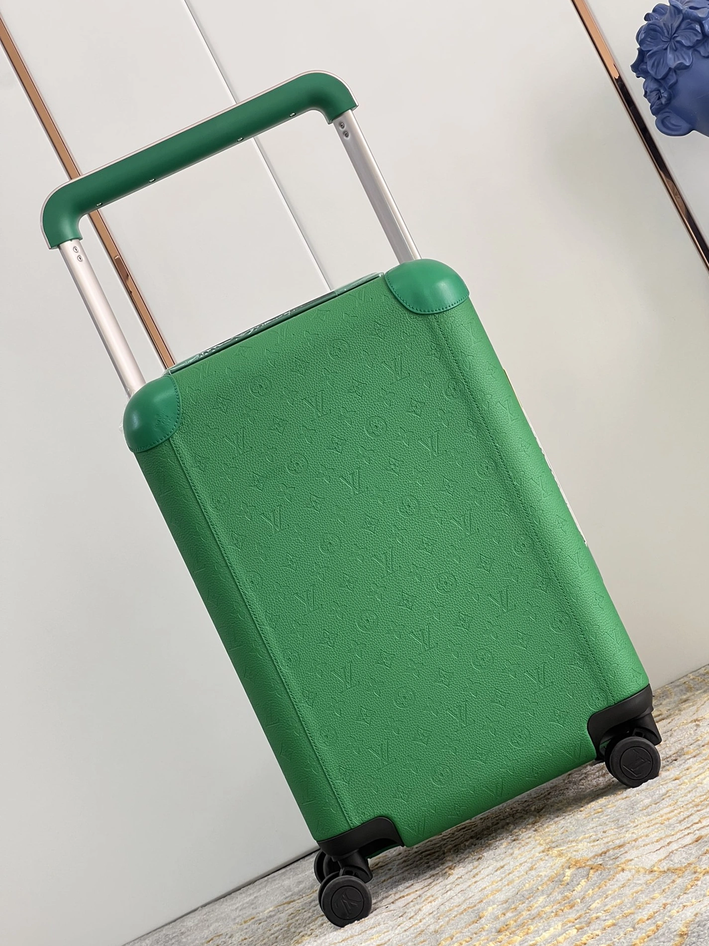 StreetReady 1543 Louis Vuitton Luggage