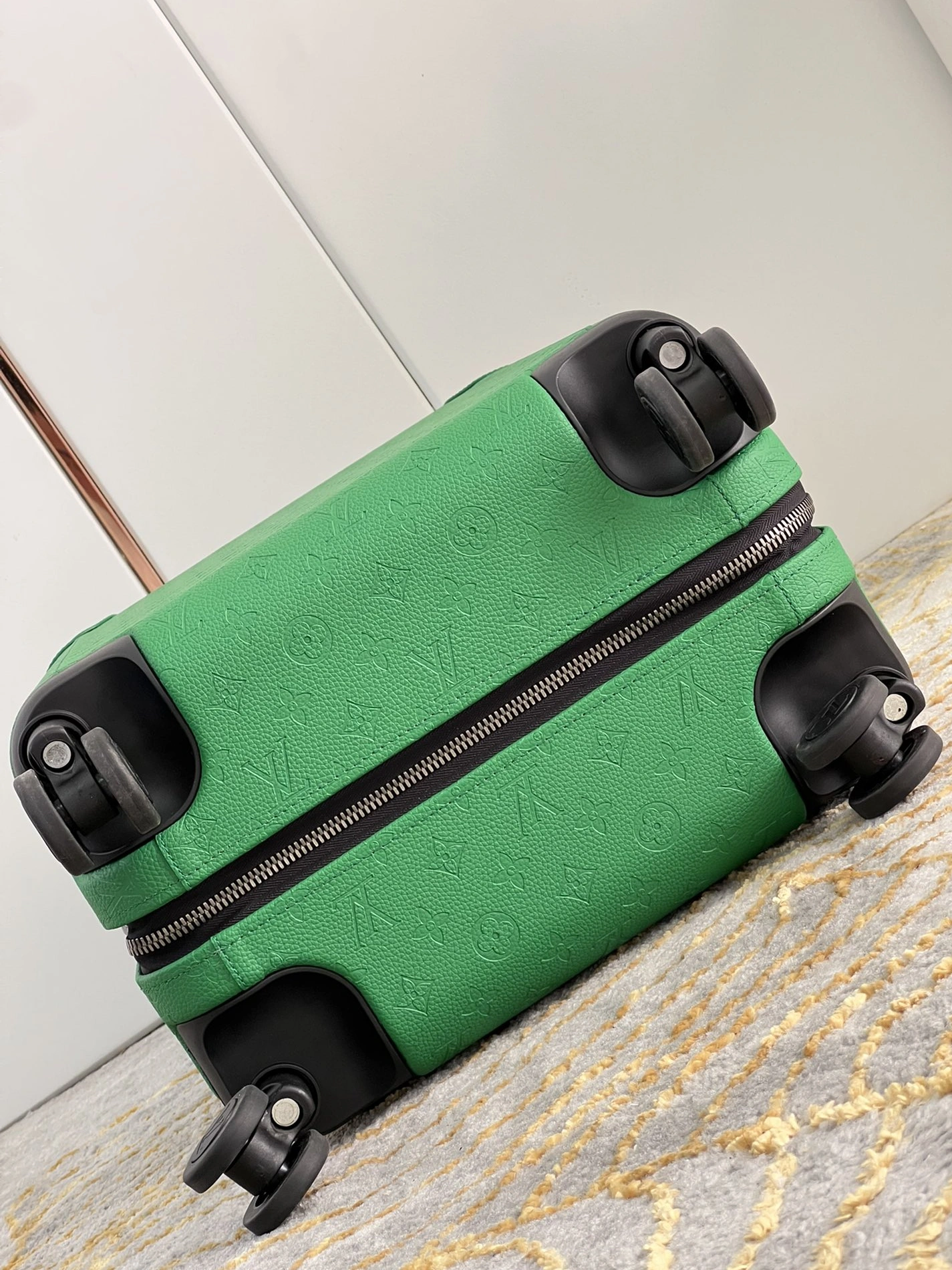 StreetReady 1543 Louis Vuitton Luggage