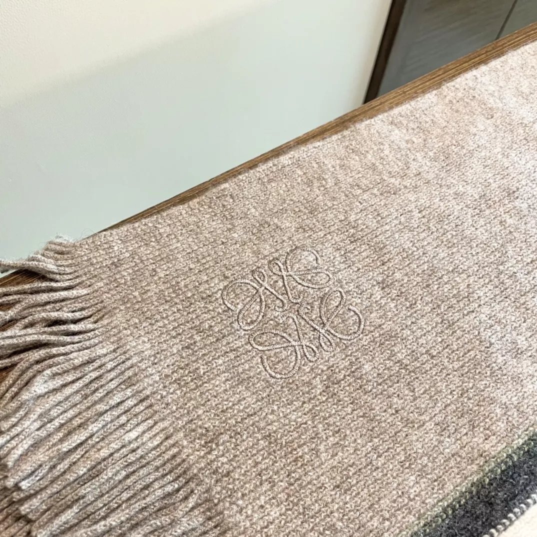 StreetReady 1704 LOEWE Scarf For Women