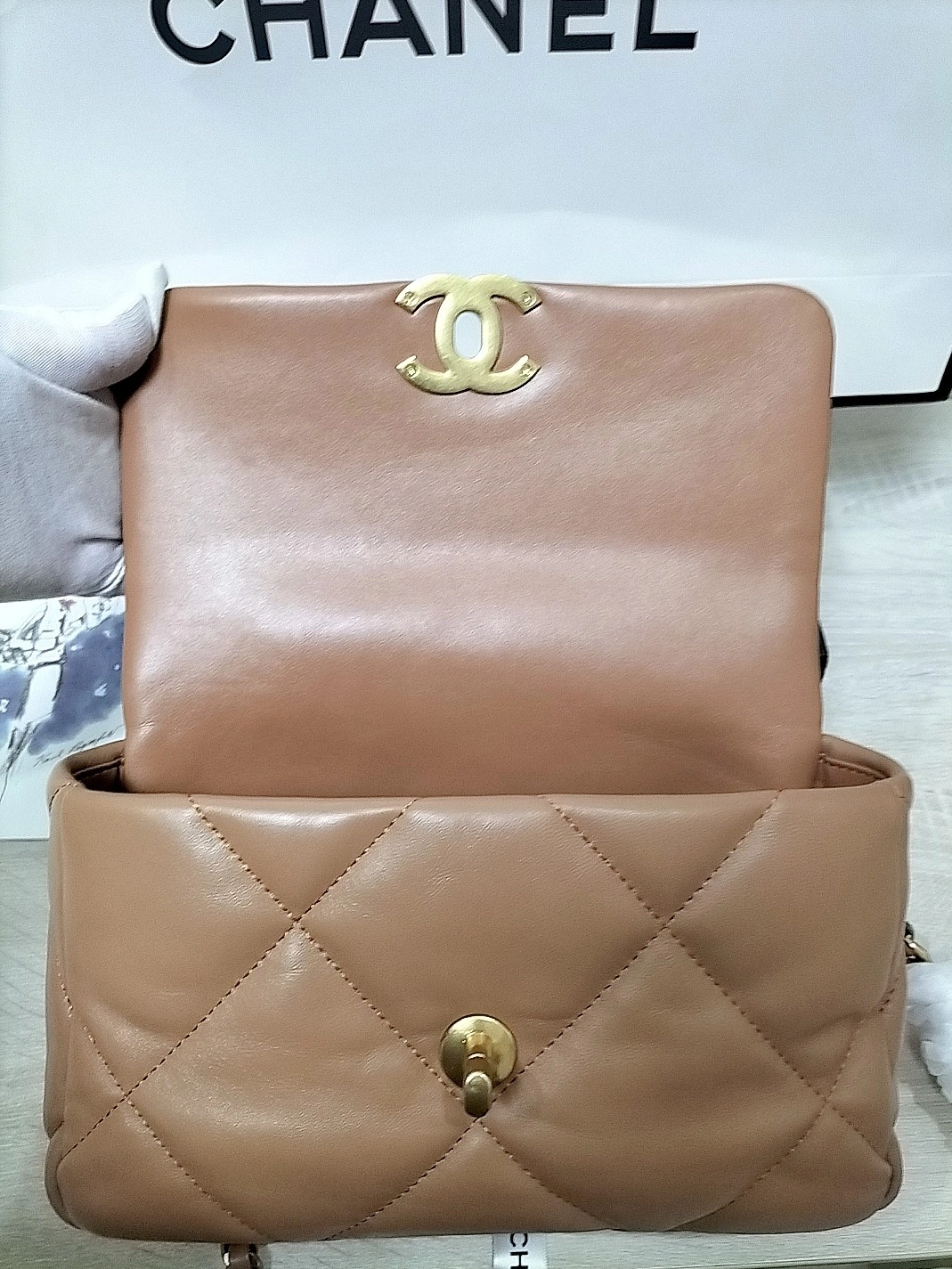 StreetReady 2308 Chanel AAA Quality Messenger Bags For Women