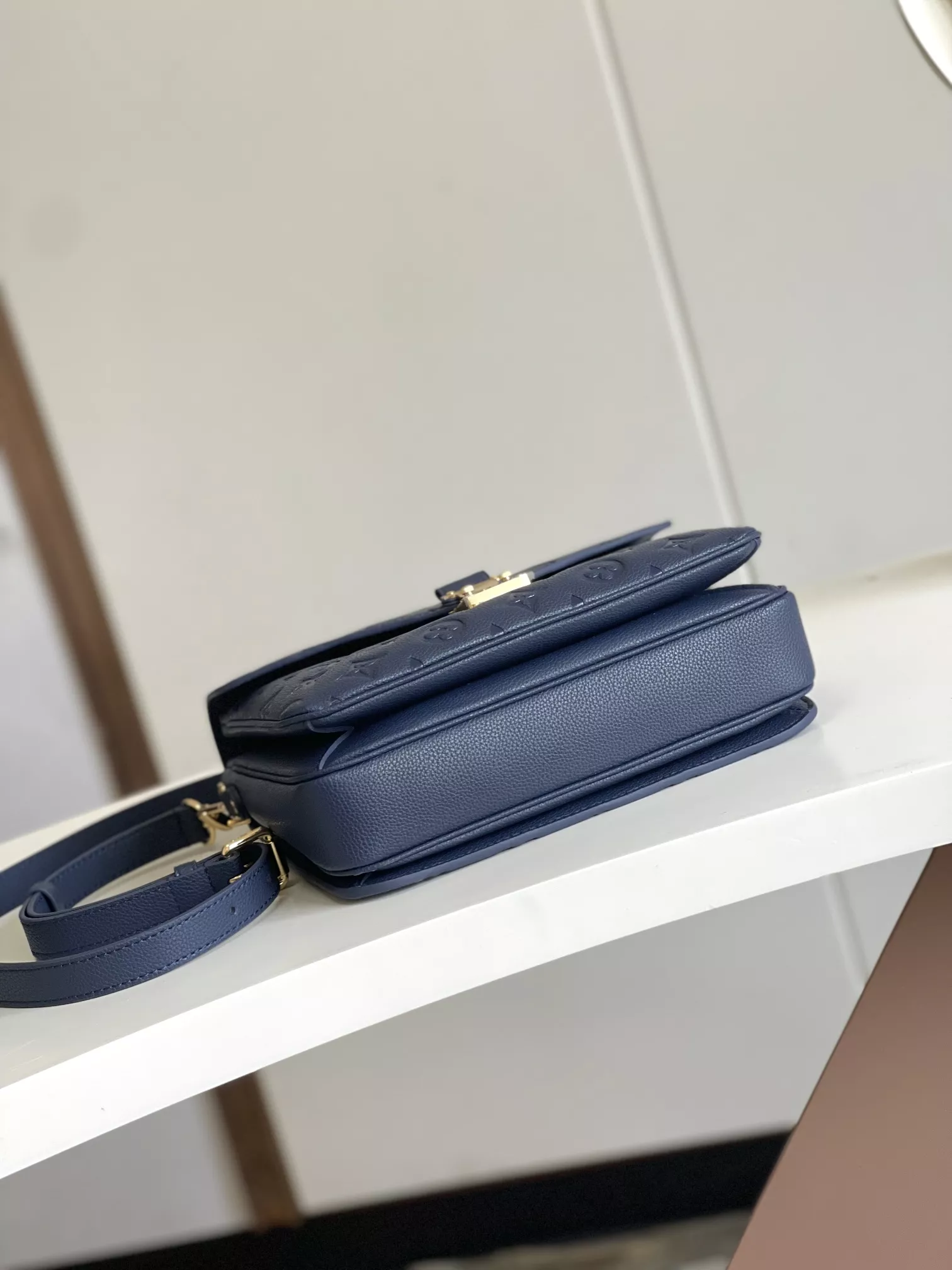 StreetReady 2782 Louis Vuitton AAA Quality Messenger Bags For Women