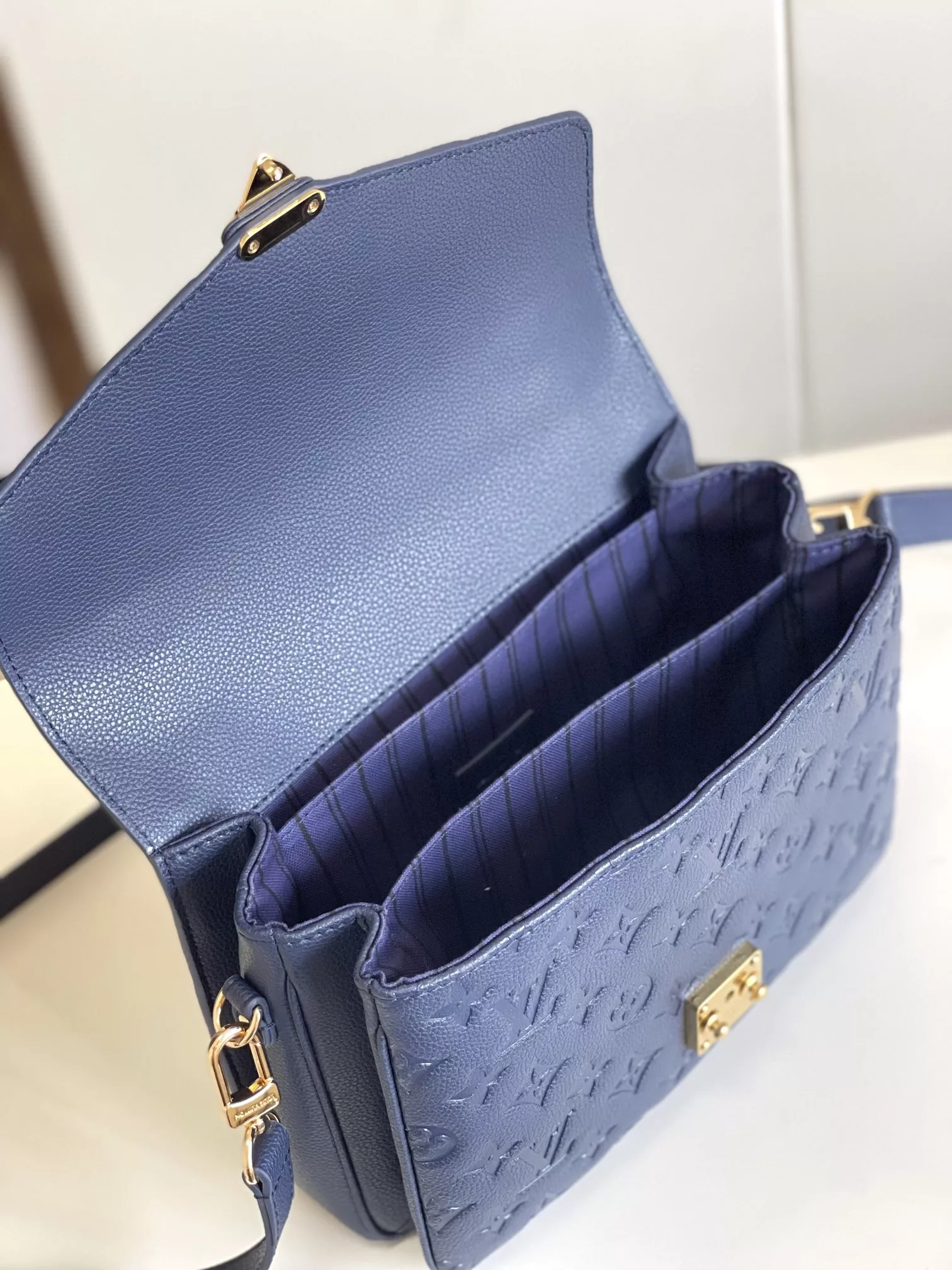 StreetReady 2782 Louis Vuitton AAA Quality Messenger Bags For Women