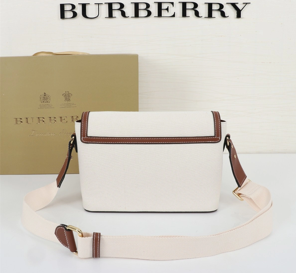 StreetReady 2937 Burberry AAA Messenger Bags For Women