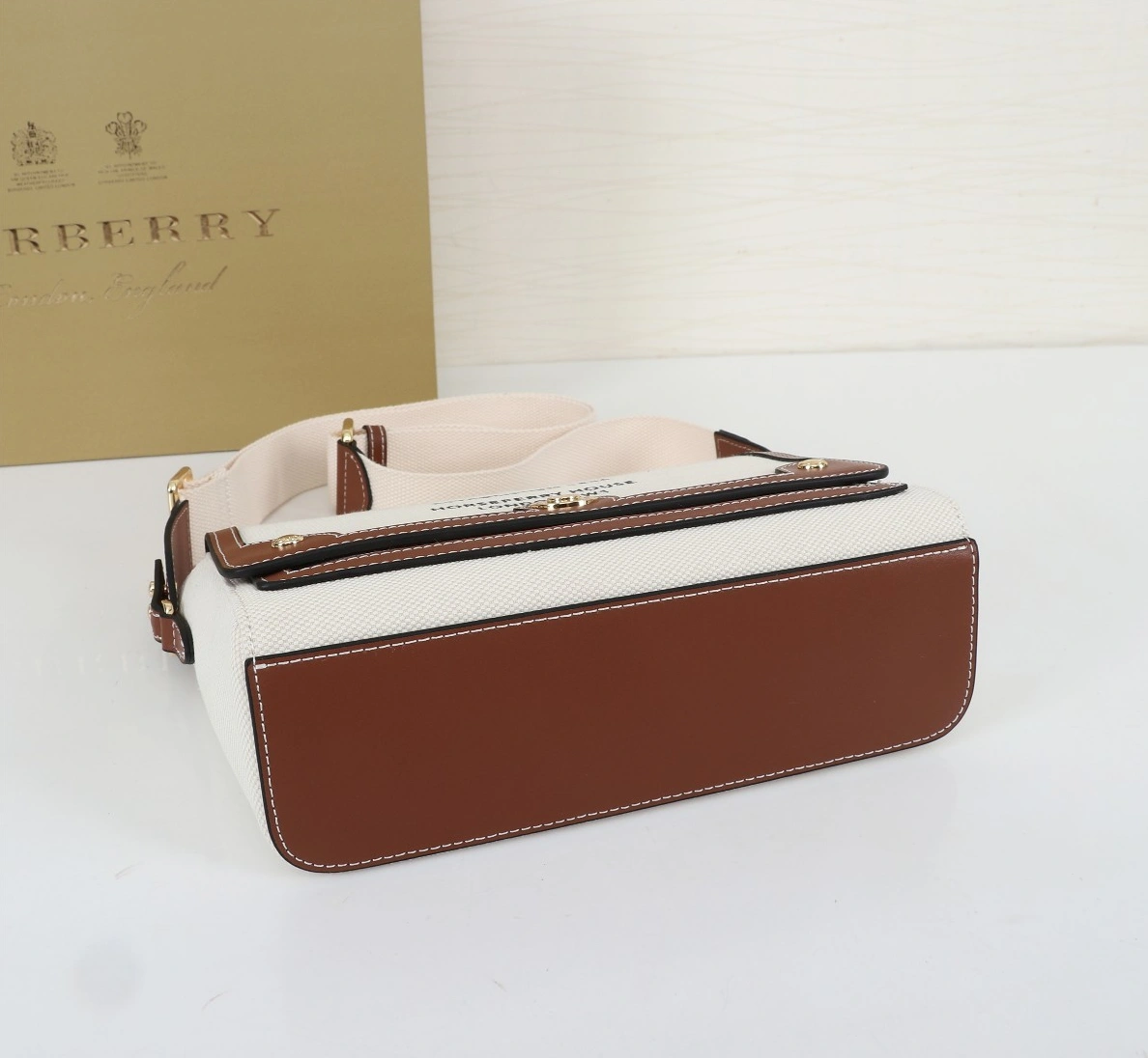 StreetReady 2937 Burberry AAA Messenger Bags For Women