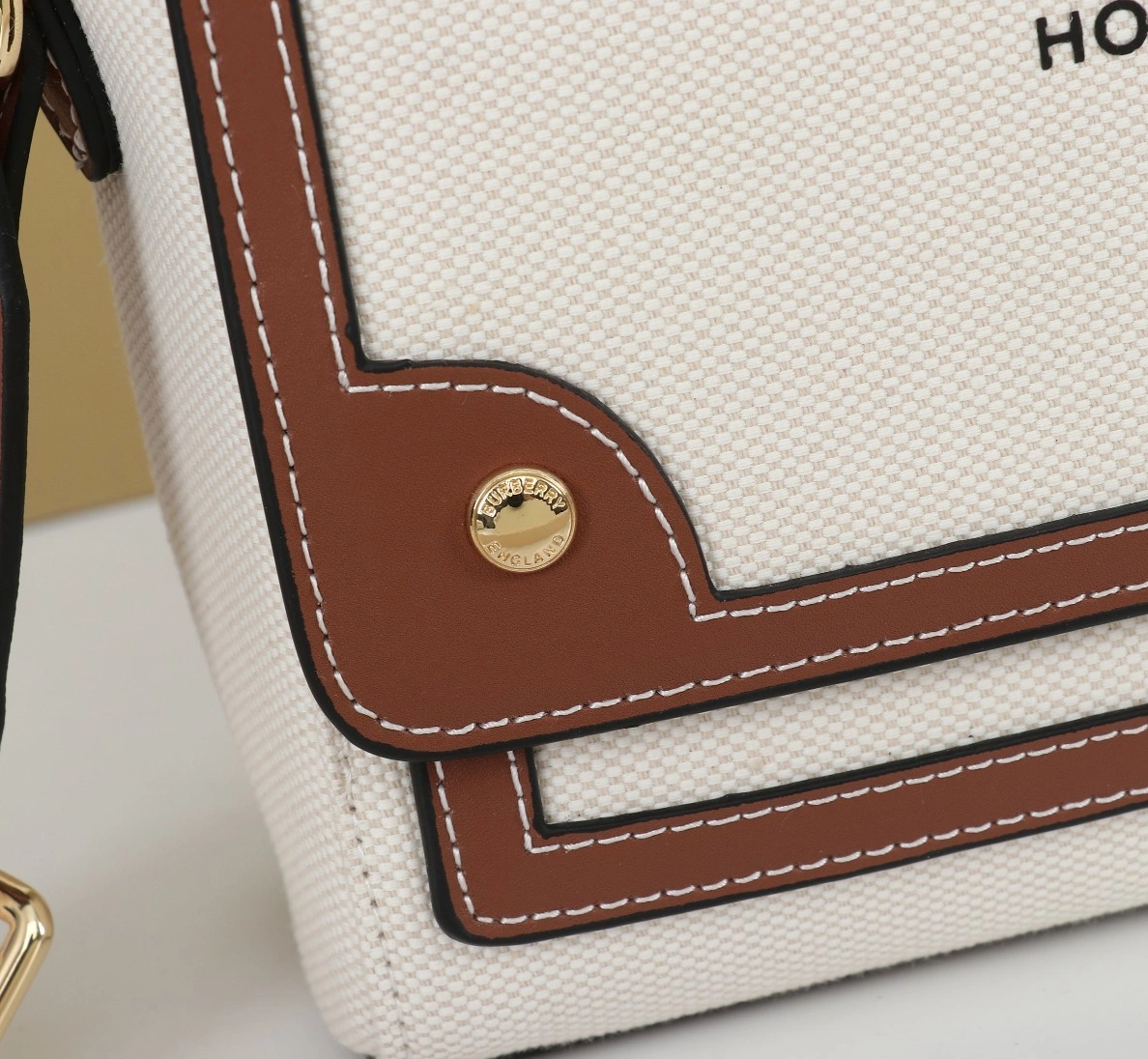 StreetReady 2937 Burberry AAA Messenger Bags For Women