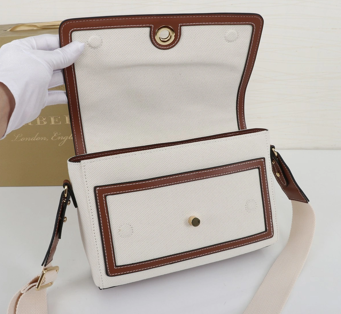 StreetReady 2937 Burberry AAA Messenger Bags For Women