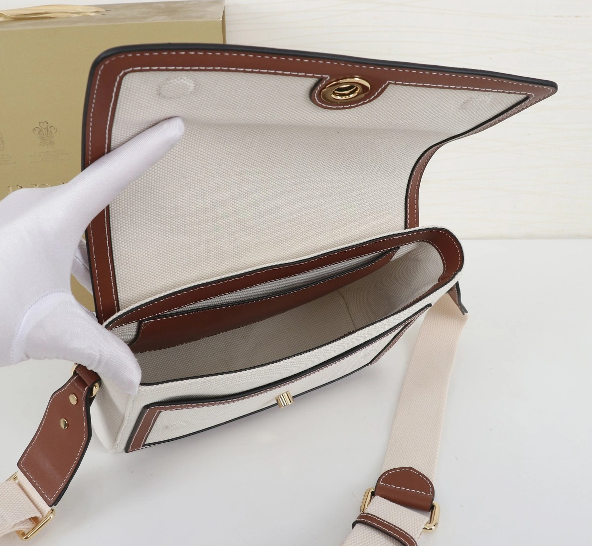 StreetReady 2937 Burberry AAA Messenger Bags For Women