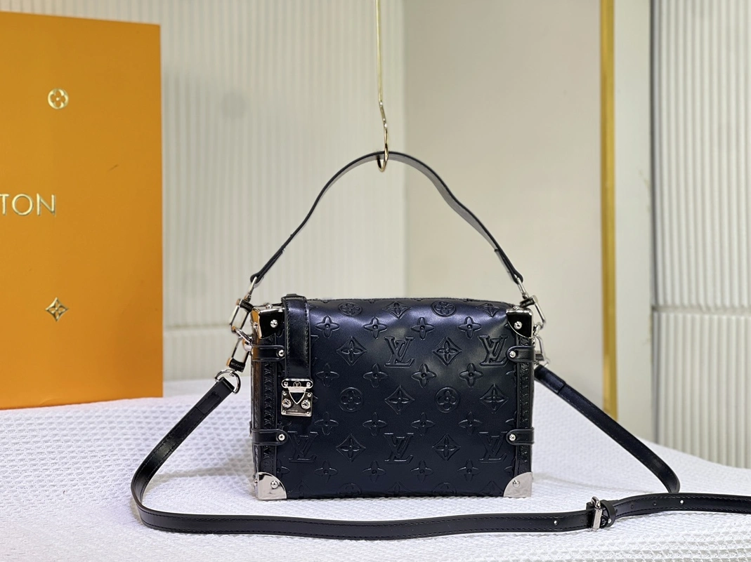 StreetReady 3091 Louis Vuitton AAA Quality Messenger Bags For Unisex