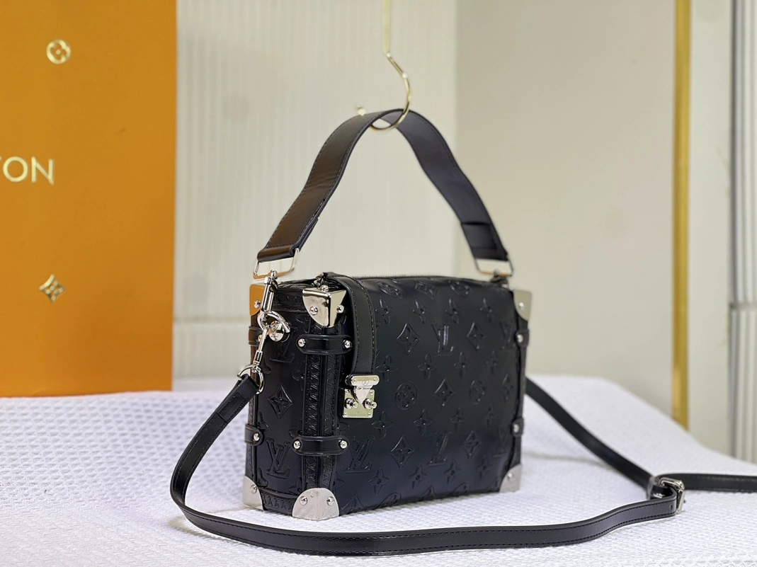 StreetReady 3091 Louis Vuitton AAA Quality Messenger Bags For Unisex