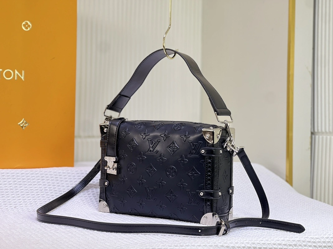 StreetReady 3091 Louis Vuitton AAA Quality Messenger Bags For Unisex