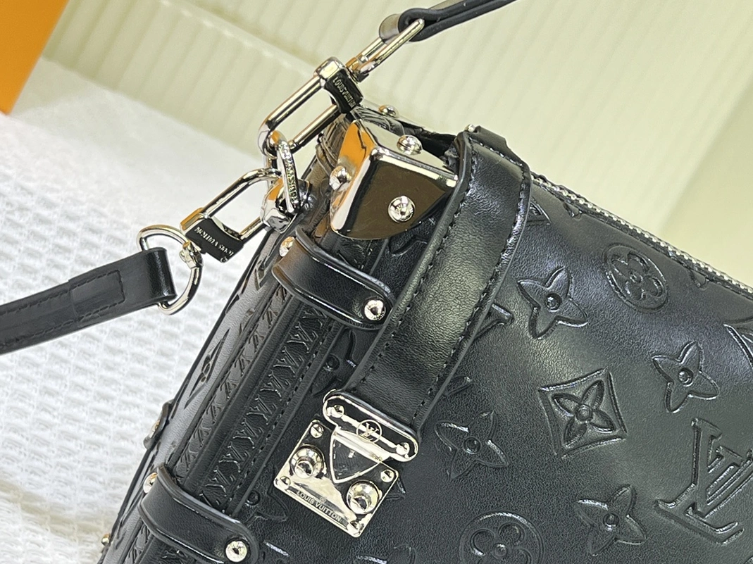 StreetReady 3091 Louis Vuitton AAA Quality Messenger Bags For Unisex