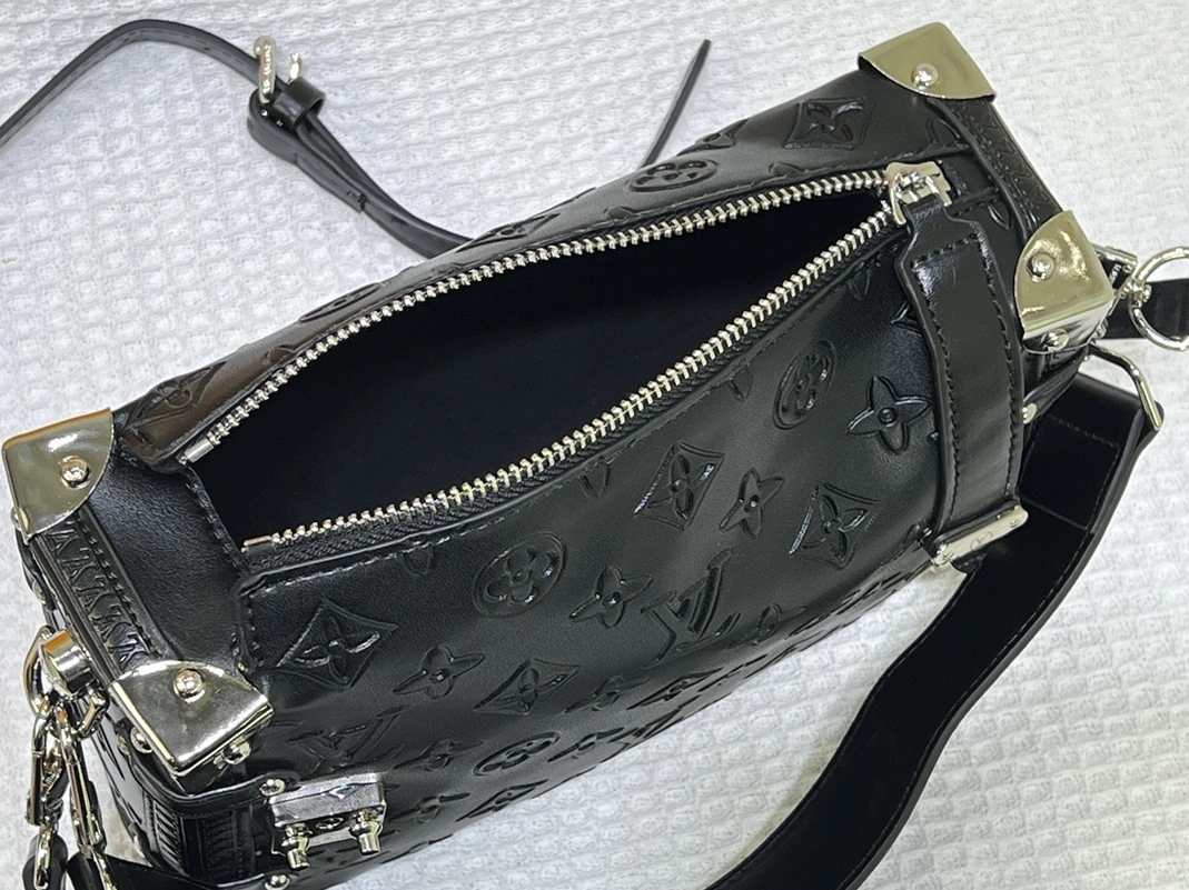 StreetReady 3091 Louis Vuitton AAA Quality Messenger Bags For Unisex