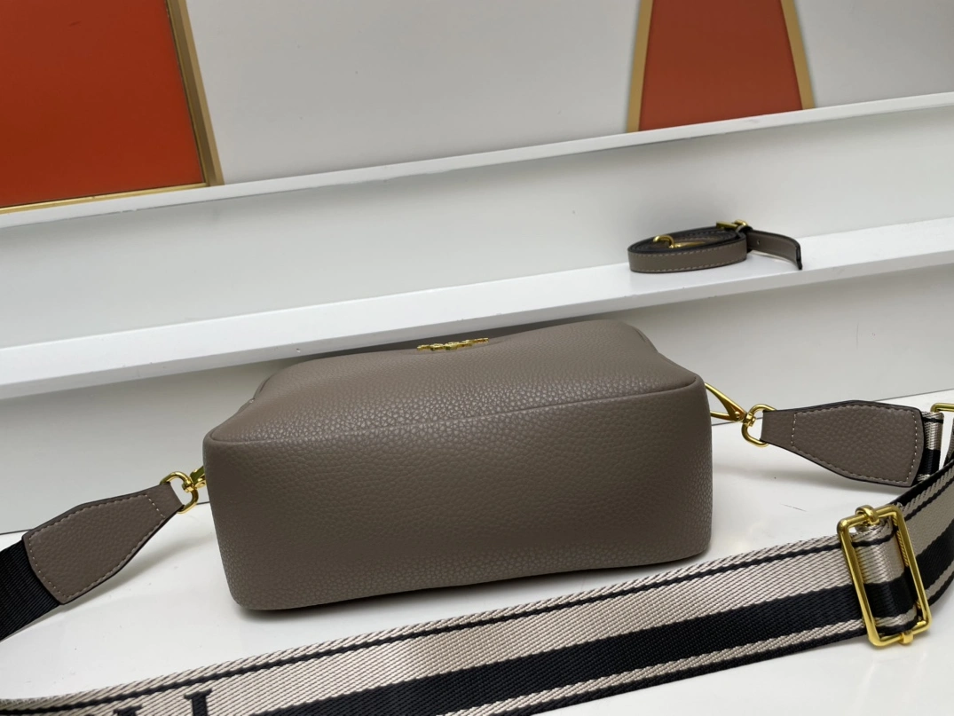 StreetReady 3675 Prada AAA Quality Messenger Bags For Women