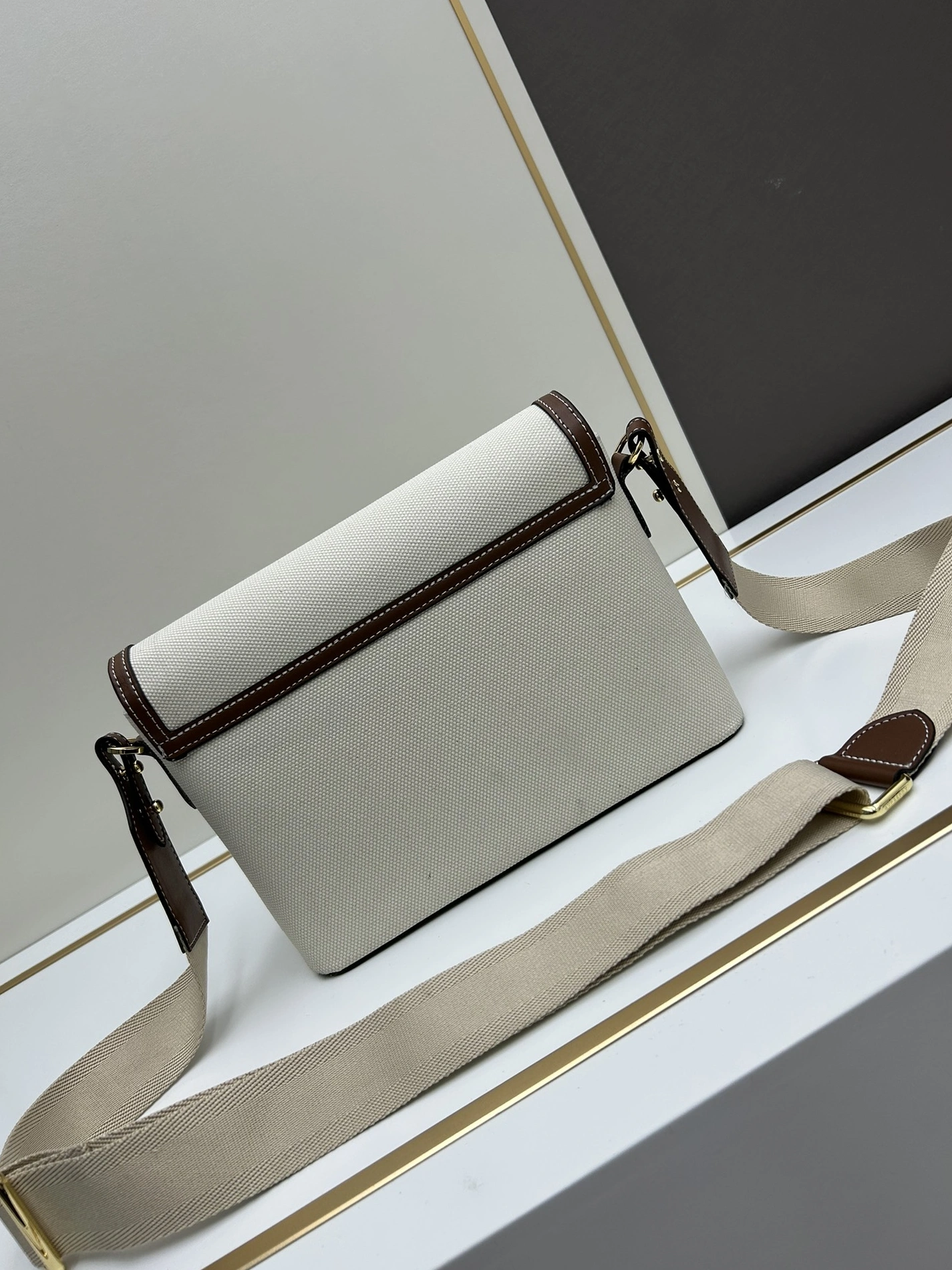 StreetReady 3687 Burberry AAA Quality Messenger Bags For Women