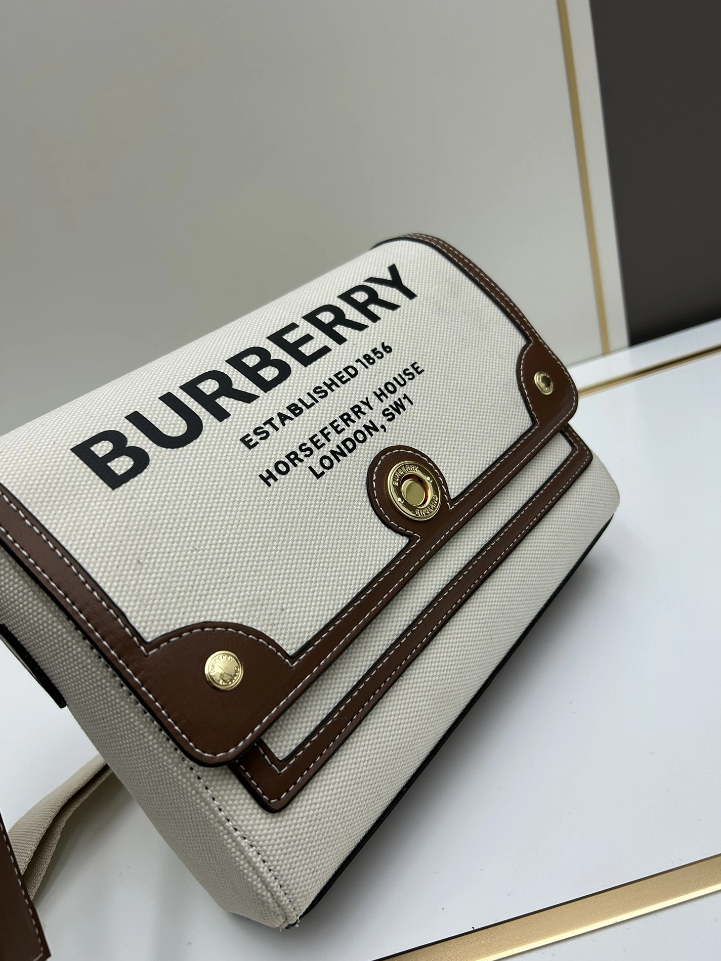 StreetReady 3687 Burberry AAA Quality Messenger Bags For Women