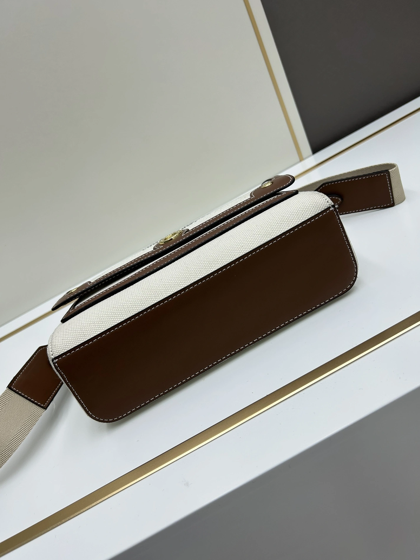 StreetReady 3687 Burberry AAA Quality Messenger Bags For Women