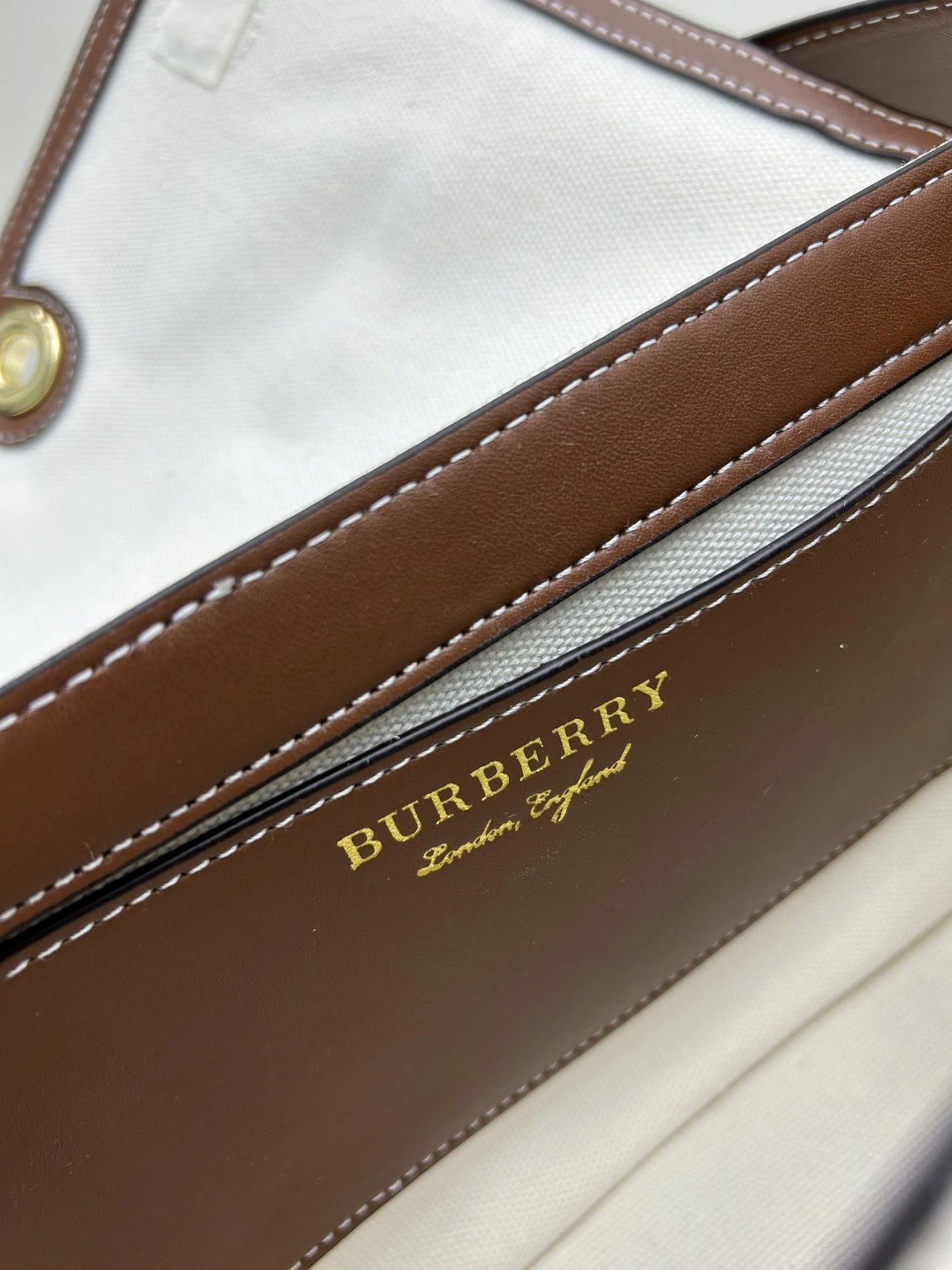 StreetReady 3687 Burberry AAA Quality Messenger Bags For Women