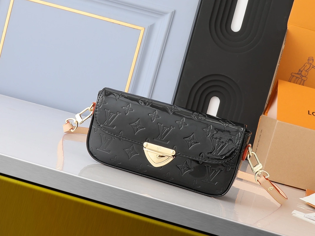 StreetReady 4157 Louis Vuitton AAA Quality Messenger Bags For Women