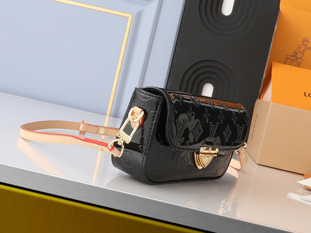 StreetReady 4157 Louis Vuitton AAA Quality Messenger Bags For Women