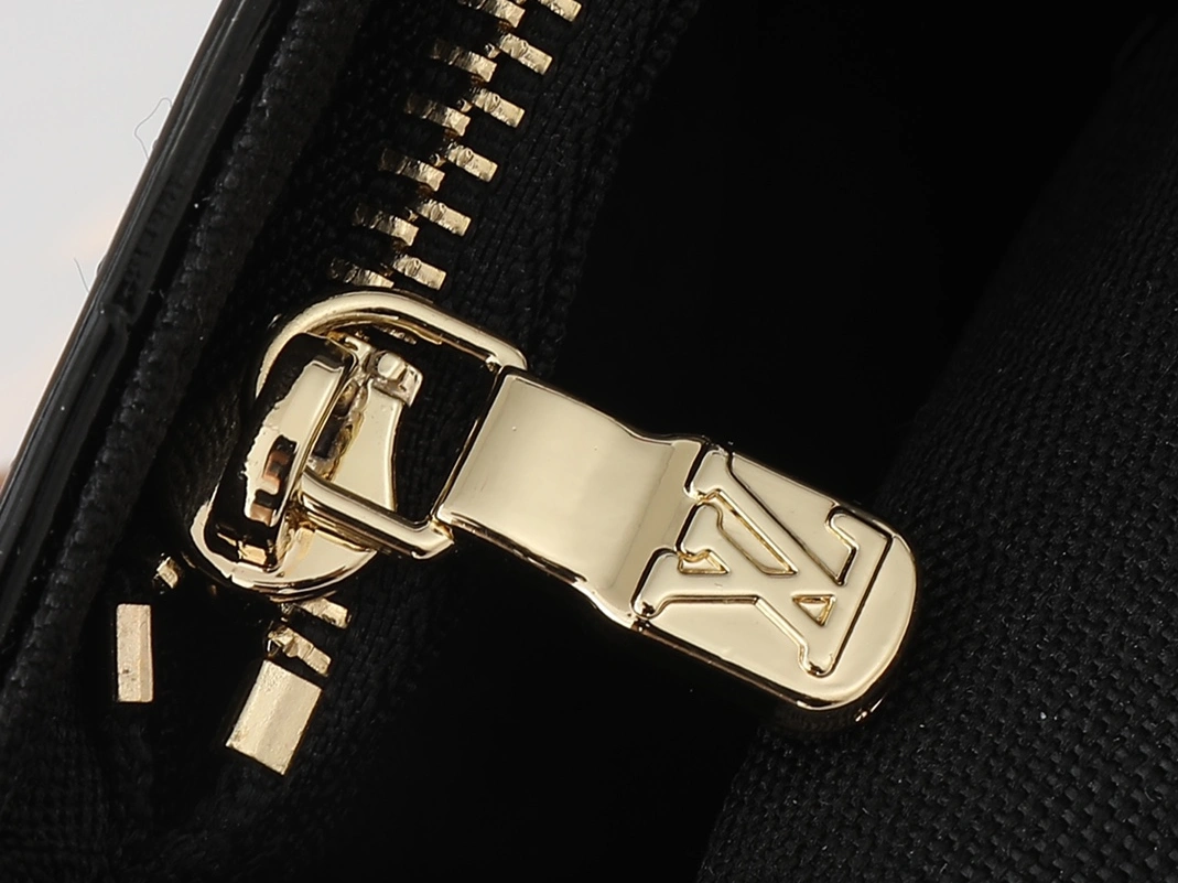 StreetReady 4157 Louis Vuitton AAA Quality Messenger Bags For Women