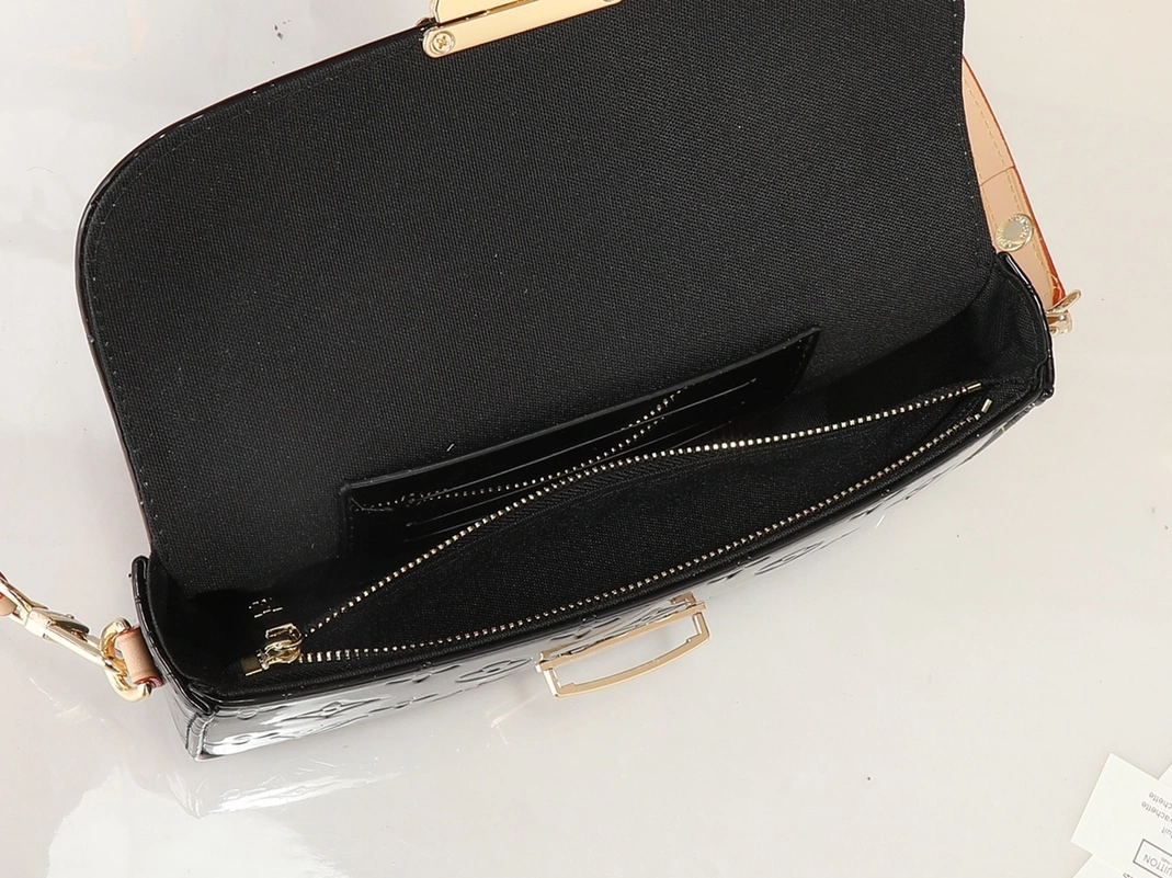 StreetReady 4157 Louis Vuitton AAA Quality Messenger Bags For Women