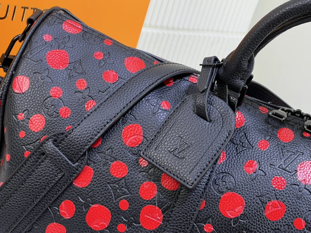 StreetReady 4666 Louis Vuitton Travel Bags