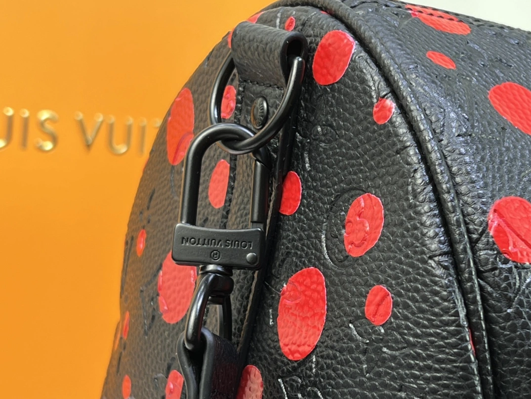 StreetReady 4666 Louis Vuitton Travel Bags