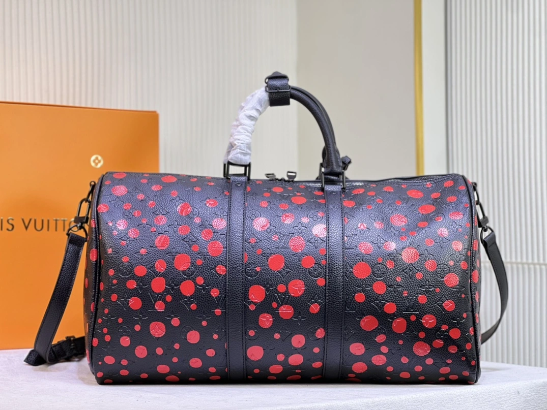 StreetReady 4666 Louis Vuitton Travel Bags