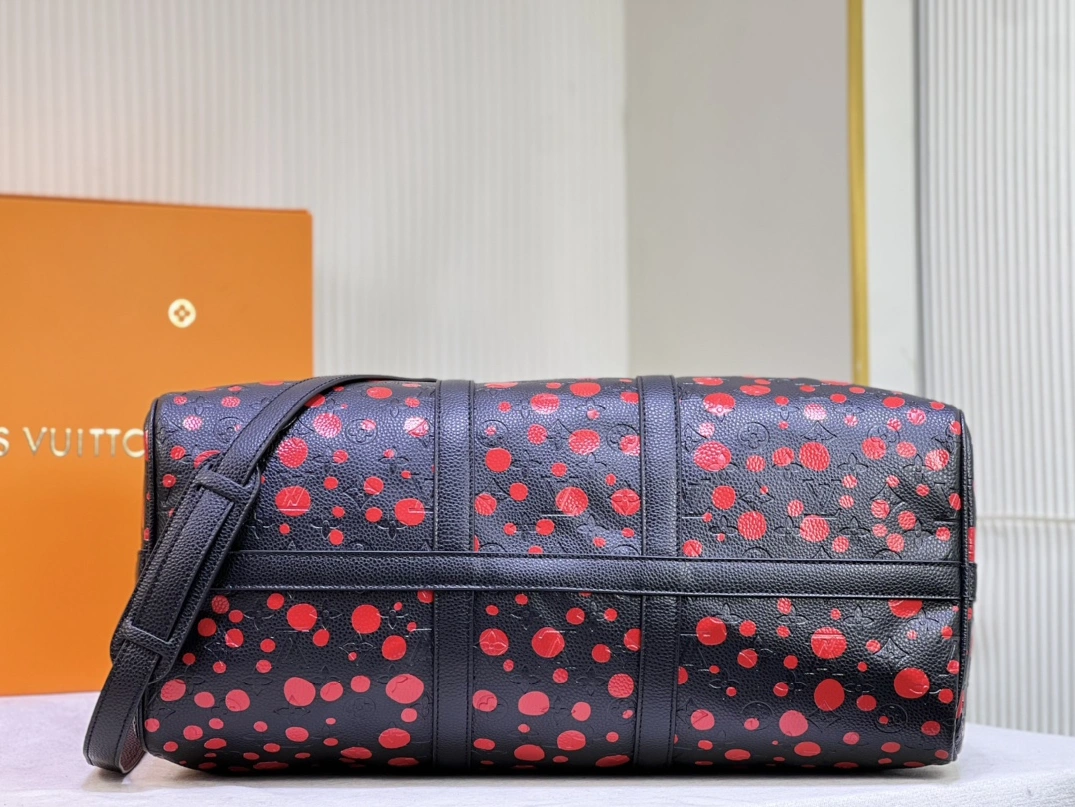 StreetReady 4666 Louis Vuitton Travel Bags