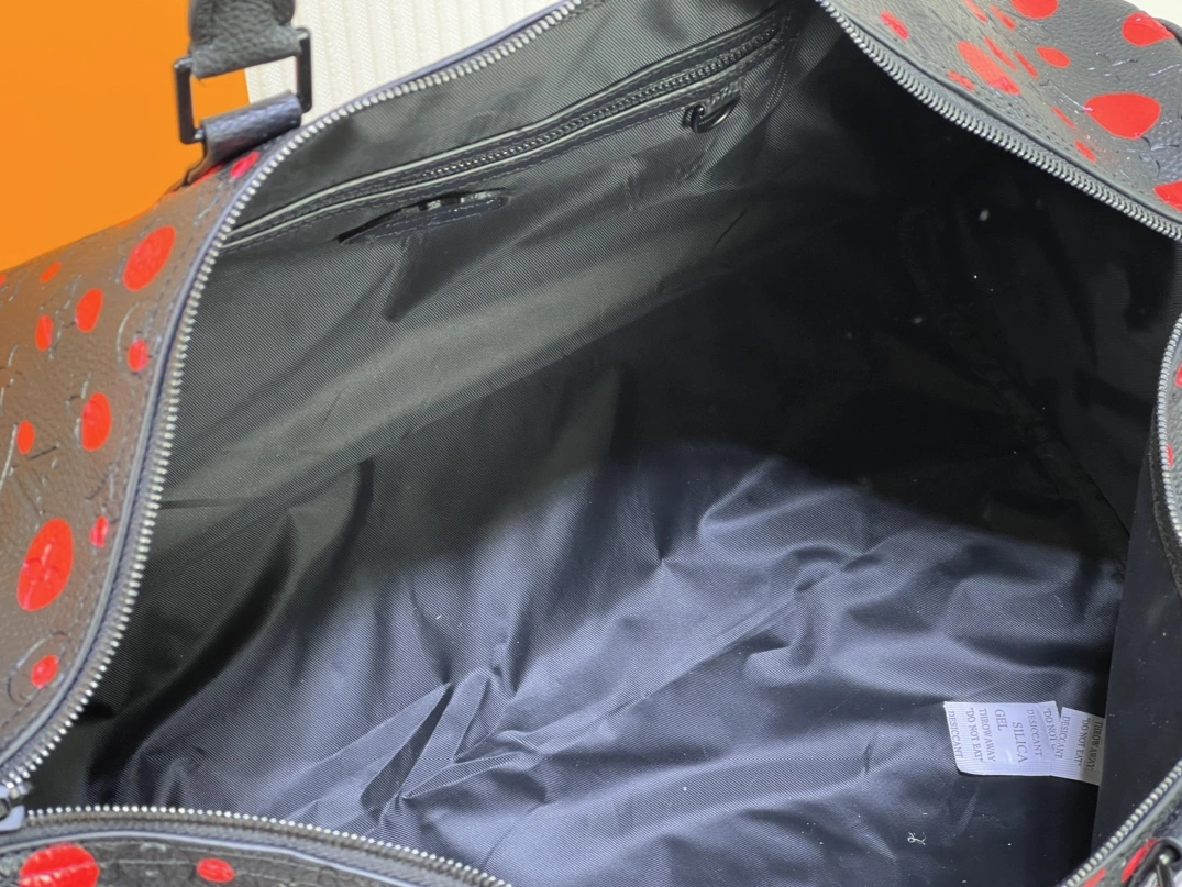 StreetReady 4666 Louis Vuitton Travel Bags