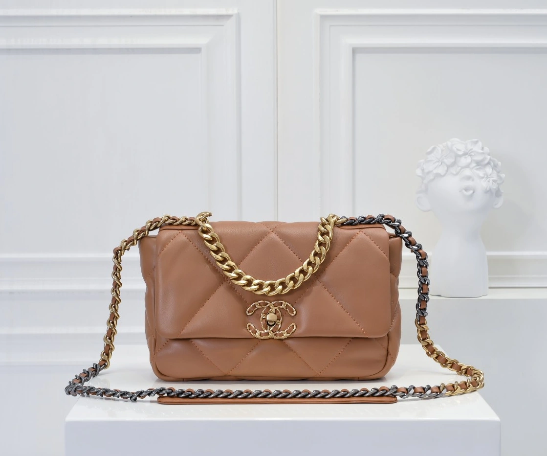 StreetReady 4704 Chanel AAA Quality Messenger Bags For Women