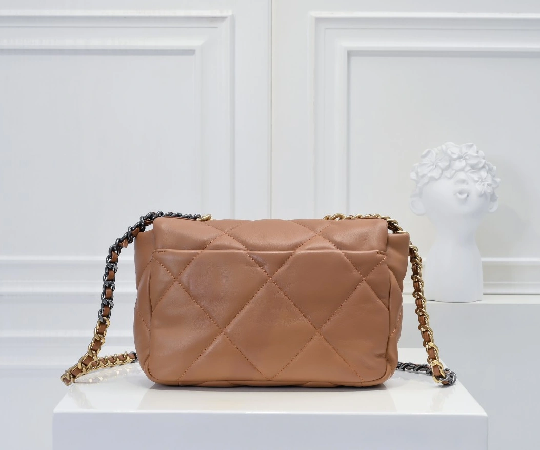 StreetReady 4704 Chanel AAA Quality Messenger Bags For Women