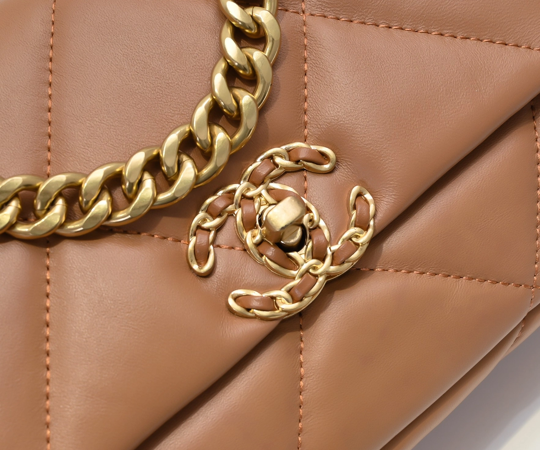 StreetReady 4704 Chanel AAA Quality Messenger Bags For Women