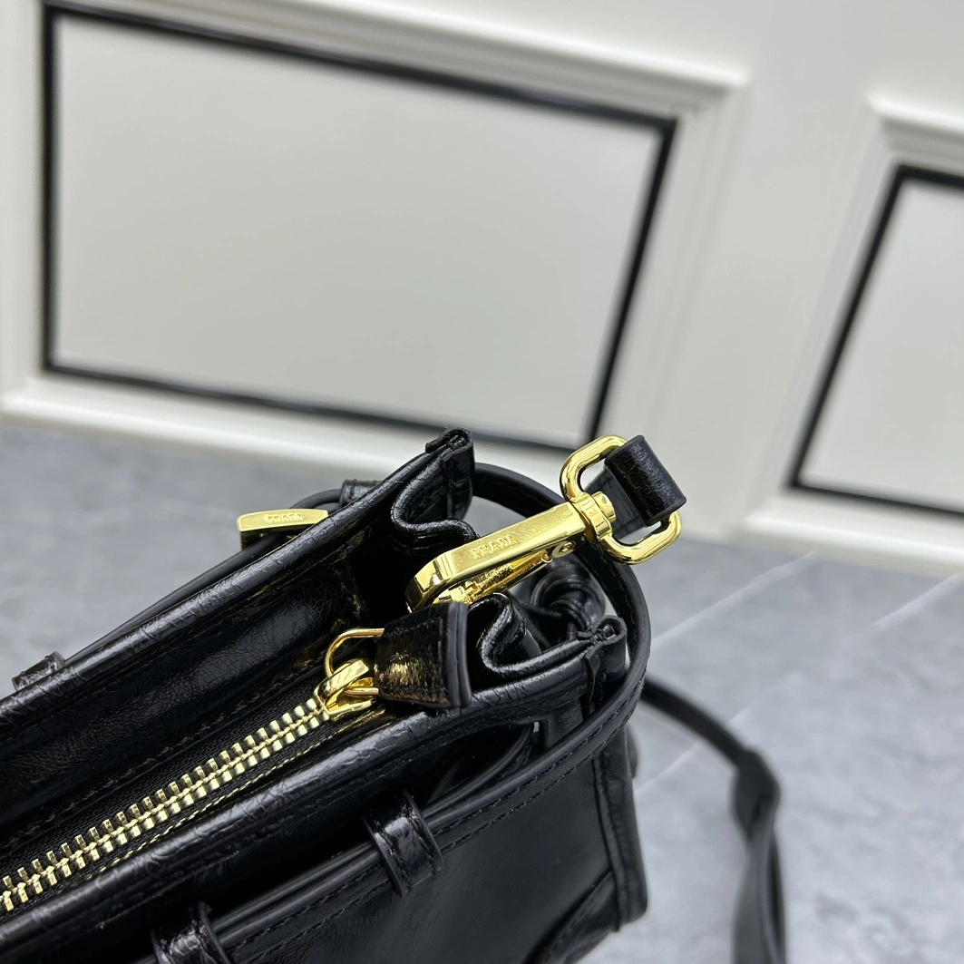 StreetReady 4756 Prada AAA Quality Messenger Bags For Women
