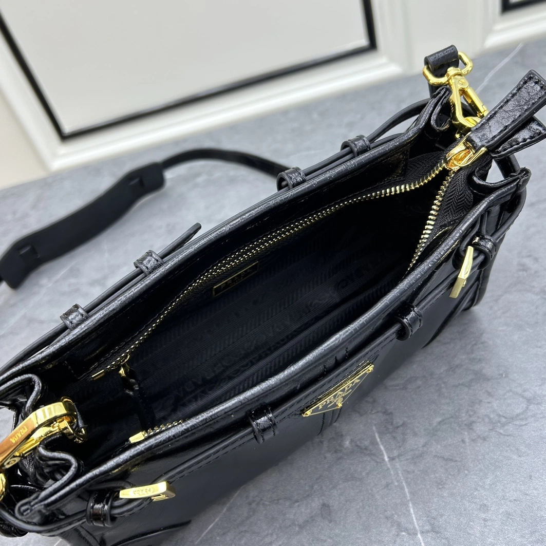 StreetReady 4756 Prada AAA Quality Messenger Bags For Women