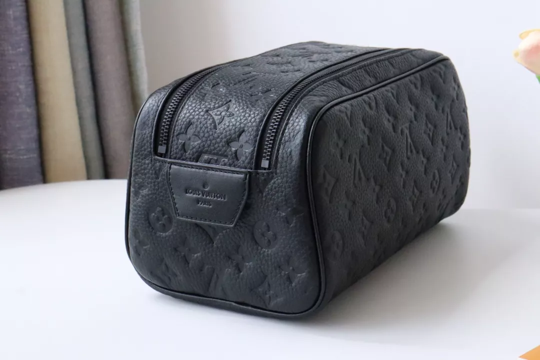 StreetReady 5020 Louis Vuitton AAA Quality Handbags