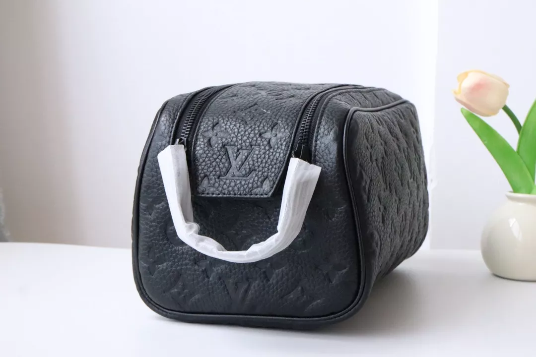 StreetReady 5020 Louis Vuitton AAA Quality Handbags