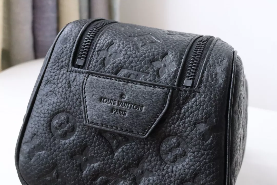 StreetReady 5020 Louis Vuitton AAA Quality Handbags